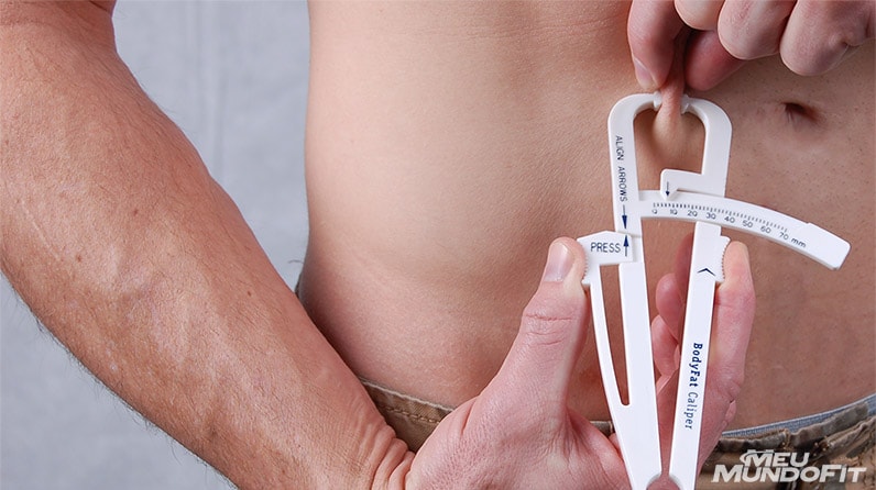 Como medir a gordura corporal usando o adipômetro